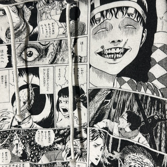 Excellent condition Junji Ito Collection manga graphic comic sweatshirt. Size L. - Picture 3 of 5